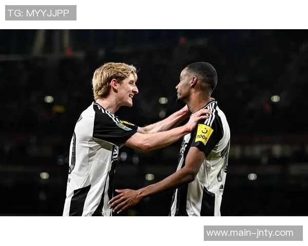 纽卡后卫沙尔合同明年到期或将在冬窗转会离队