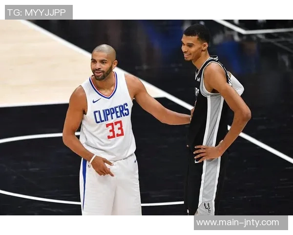 马刺主帅解析文班关键时刻表现强调放慢节奏的重要性