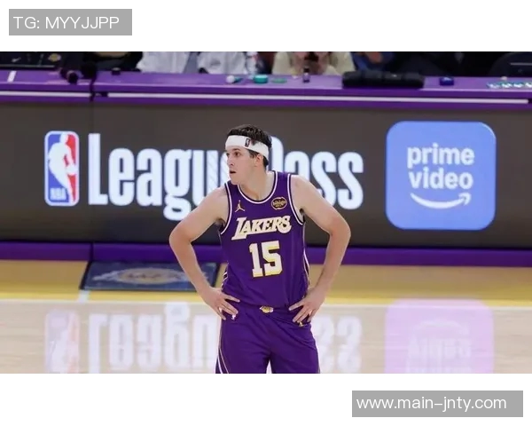 湖人队创下历史纪录前9场比赛均以10分以上失利引发关注